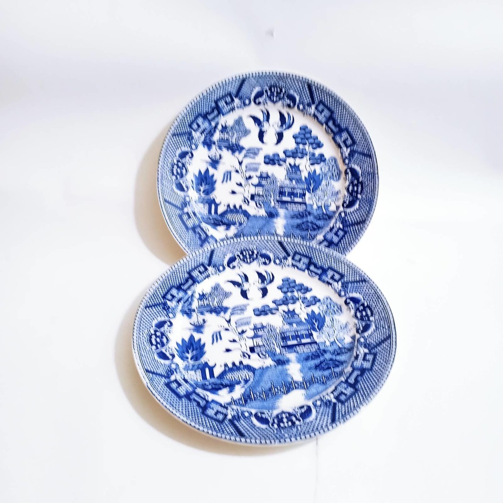 Vintage Blue Willow Flow Blue Dinner Plates Japan Blue and White Set of 2 (su1)